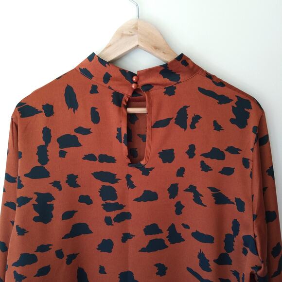 Women L Animal Print Mock Neck Blouse Top Career Work Classic Chic Boho Mob Wife - Picture 5 of 11